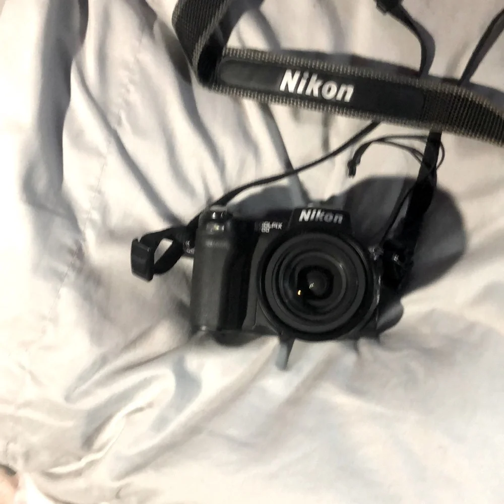 Nixon camera CoolPix 5700